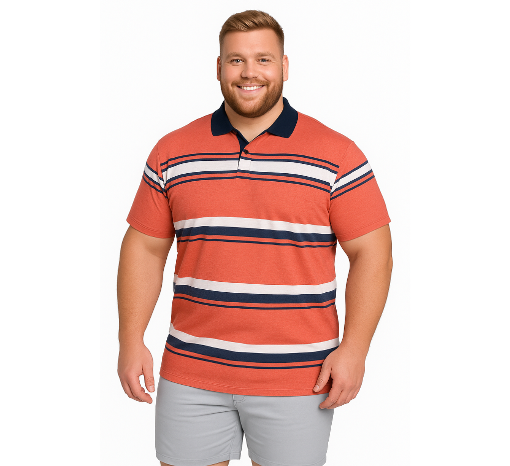 Hombre con polera polo coral rayada talla grande – ropa masculina cómoda y moderna MASX Chile